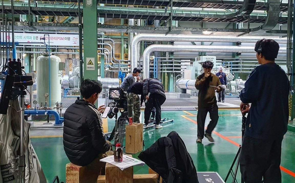 발전 설비 안에서 진행한 촬영 현장